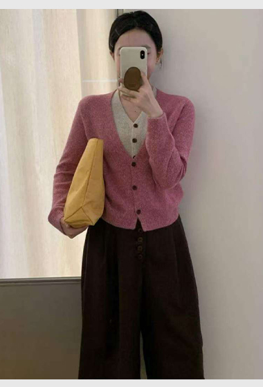 B92.可可家假兩件排釦V領配色毛衣