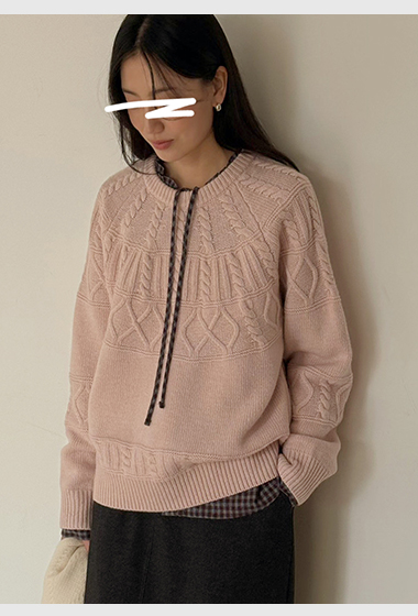 B51.瘦瘦歐膩圓領綻放麻花毛衣