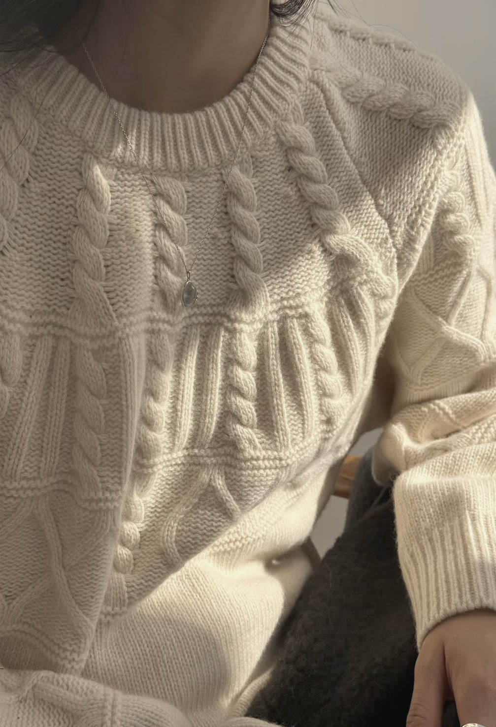 B51.瘦瘦歐膩圓領綻放麻花毛衣