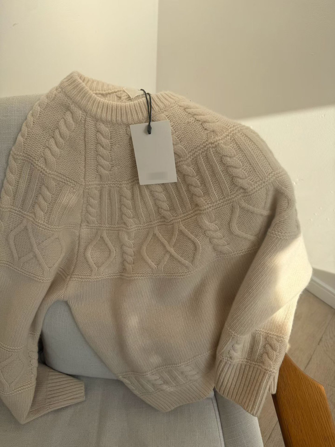 B51.瘦瘦歐膩圓領綻放麻花毛衣