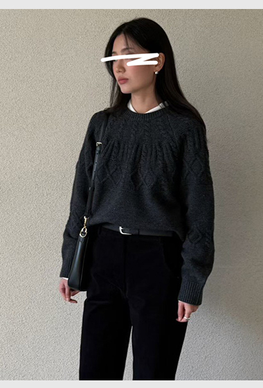 B51.瘦瘦歐膩圓領綻放麻花毛衣