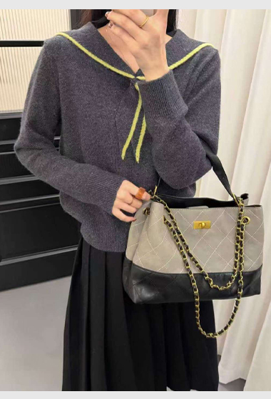 B67.可可家海軍領滾邊造型毛衣