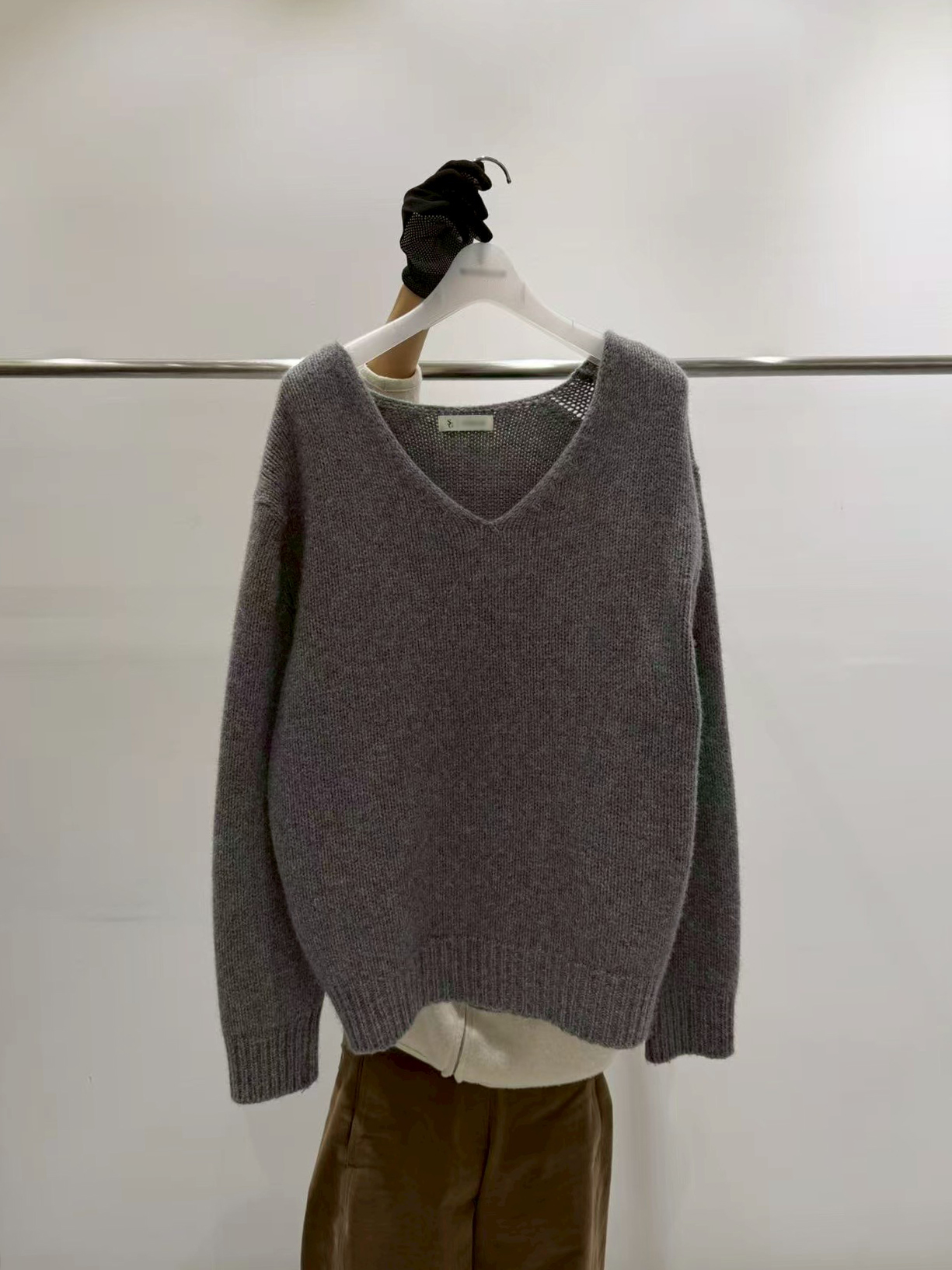 B98.質感家焦糖奶茶BABY駝羊毛V領毛衣