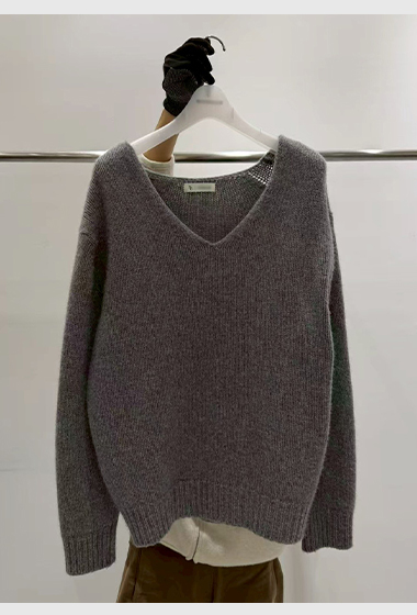 B98.質感家焦糖奶茶BABY駝羊毛V領毛衣