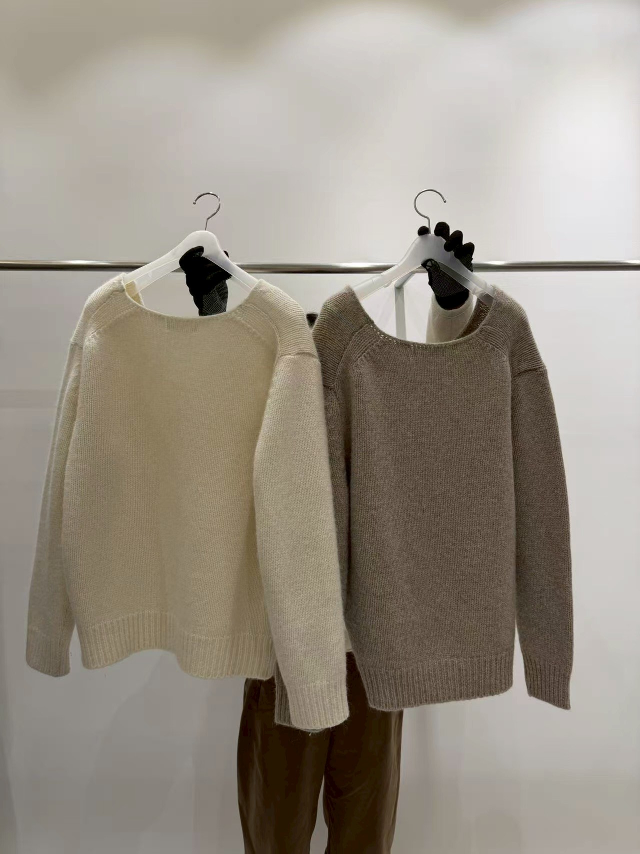 B98.質感家焦糖奶茶BABY駝羊毛V領毛衣