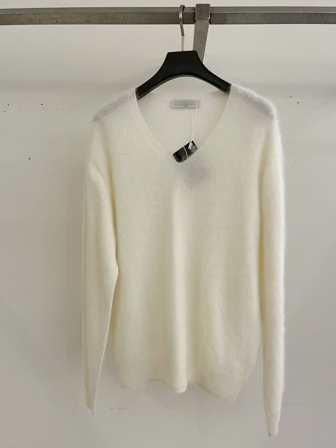 B88.高級感10%CASHMERE V領毛衣
