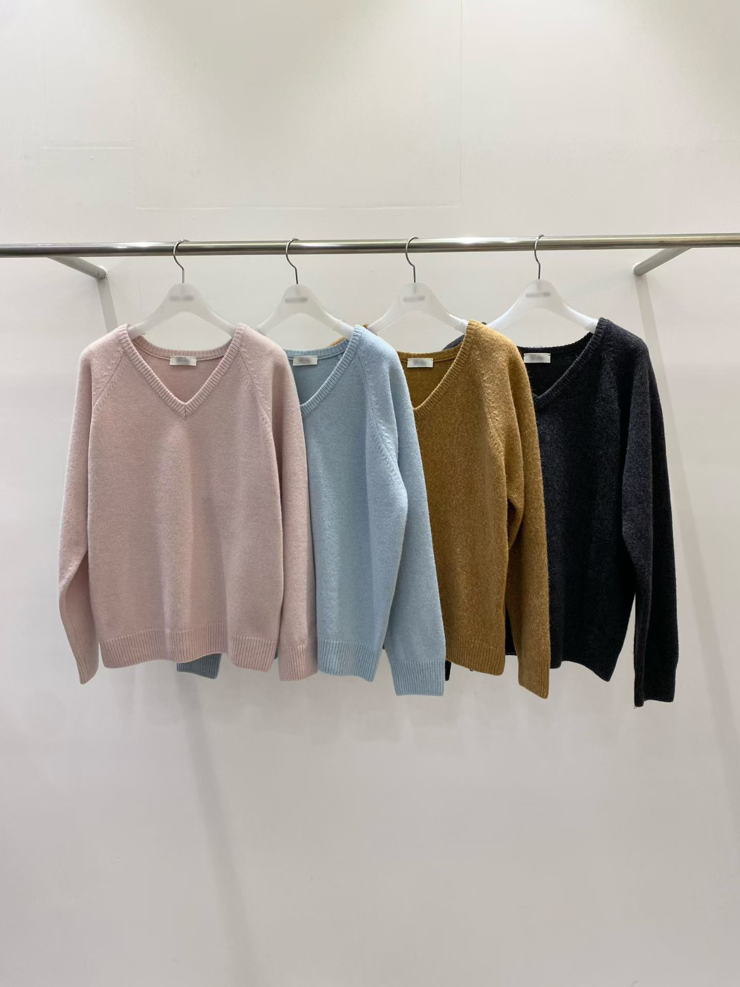 B76.甜美V領塔斯馬尼亞毛衣