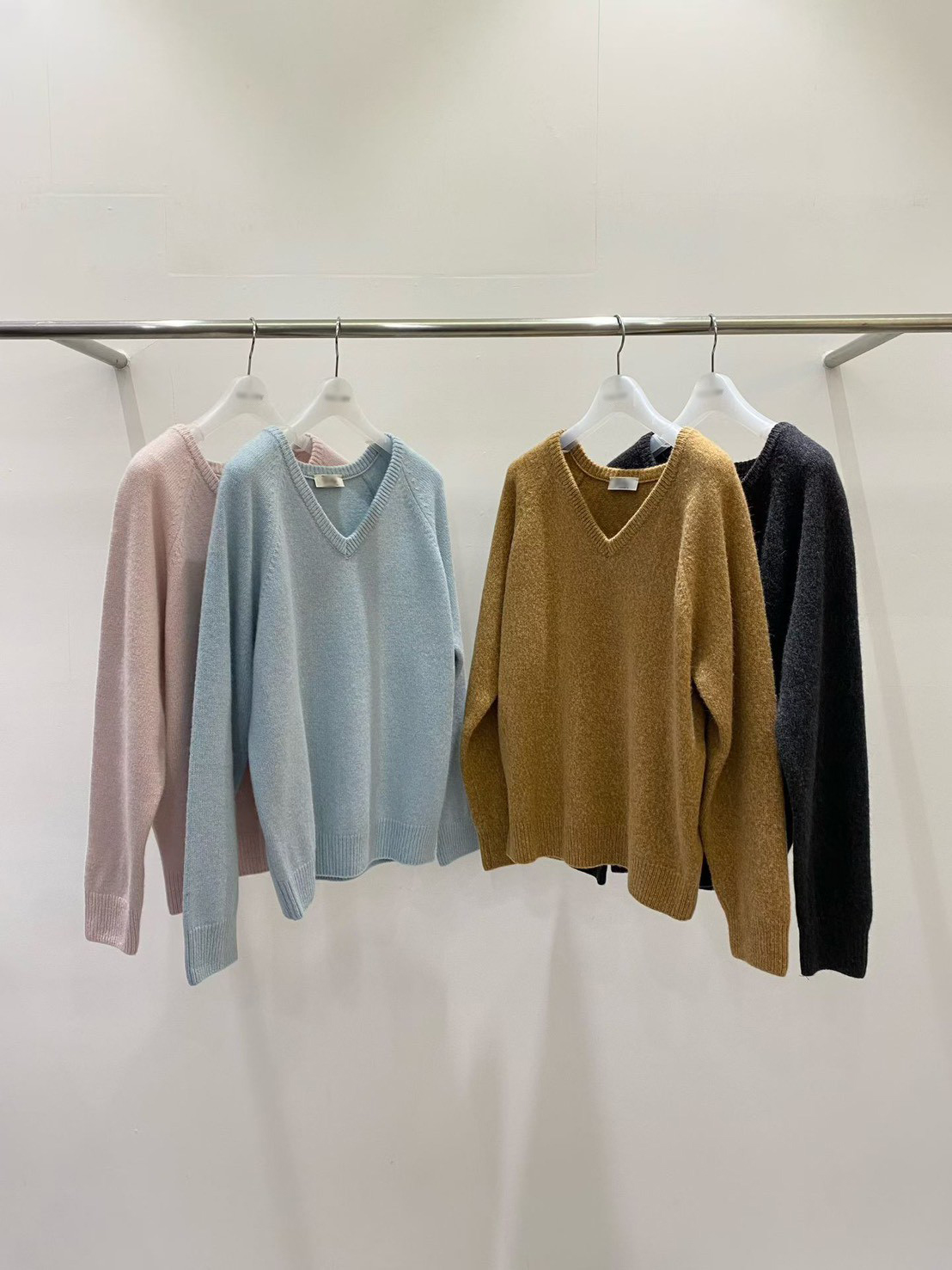 B76.甜美V領塔斯馬尼亞毛衣