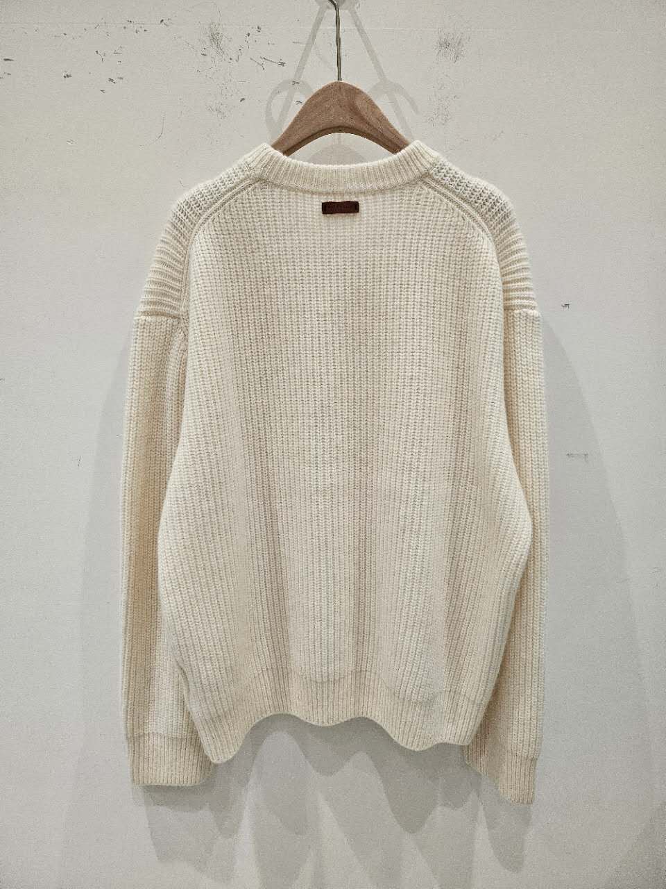 A102.星星家冬日浣熊混紡圓領毛衣