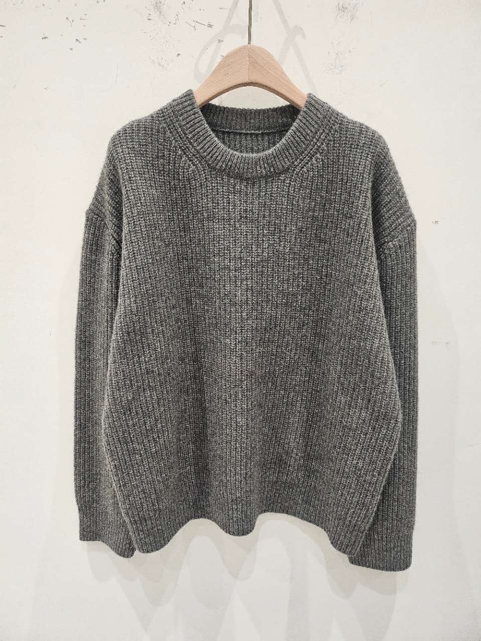 A102.星星家冬日浣熊混紡圓領毛衣