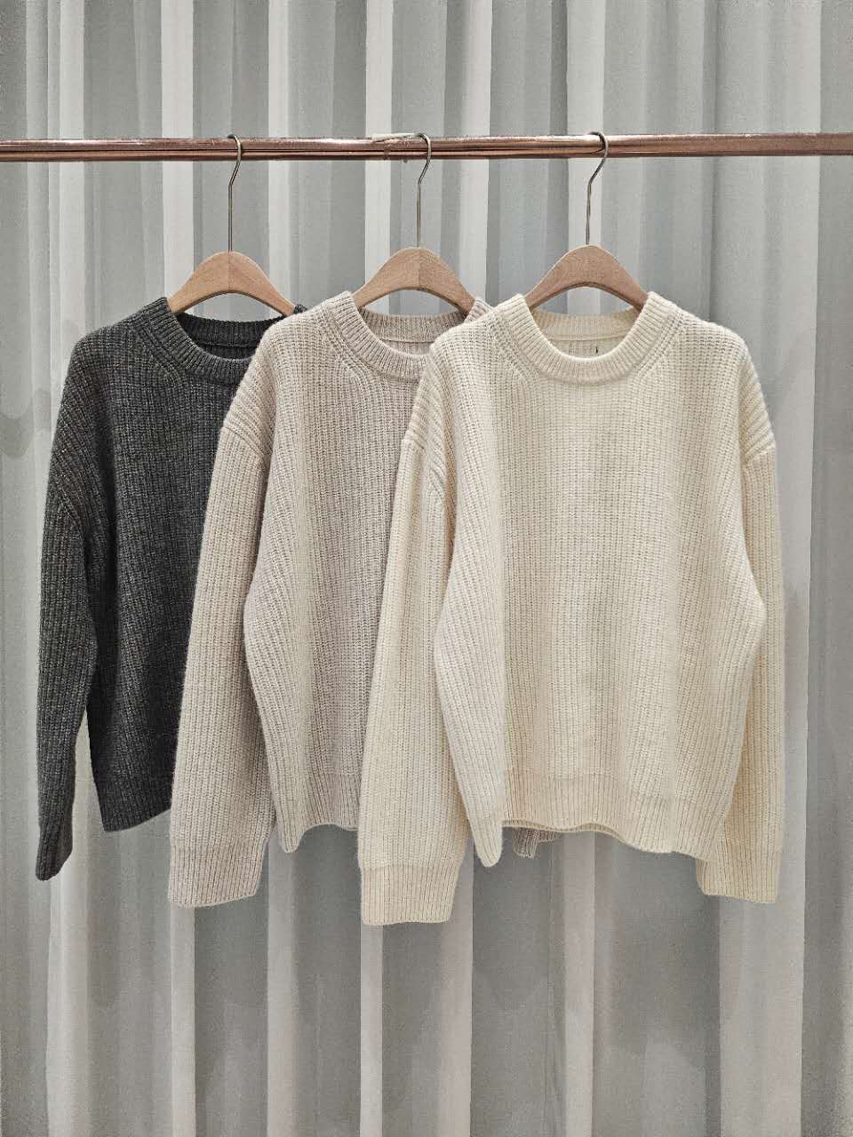 A102.星星家冬日浣熊混紡圓領毛衣