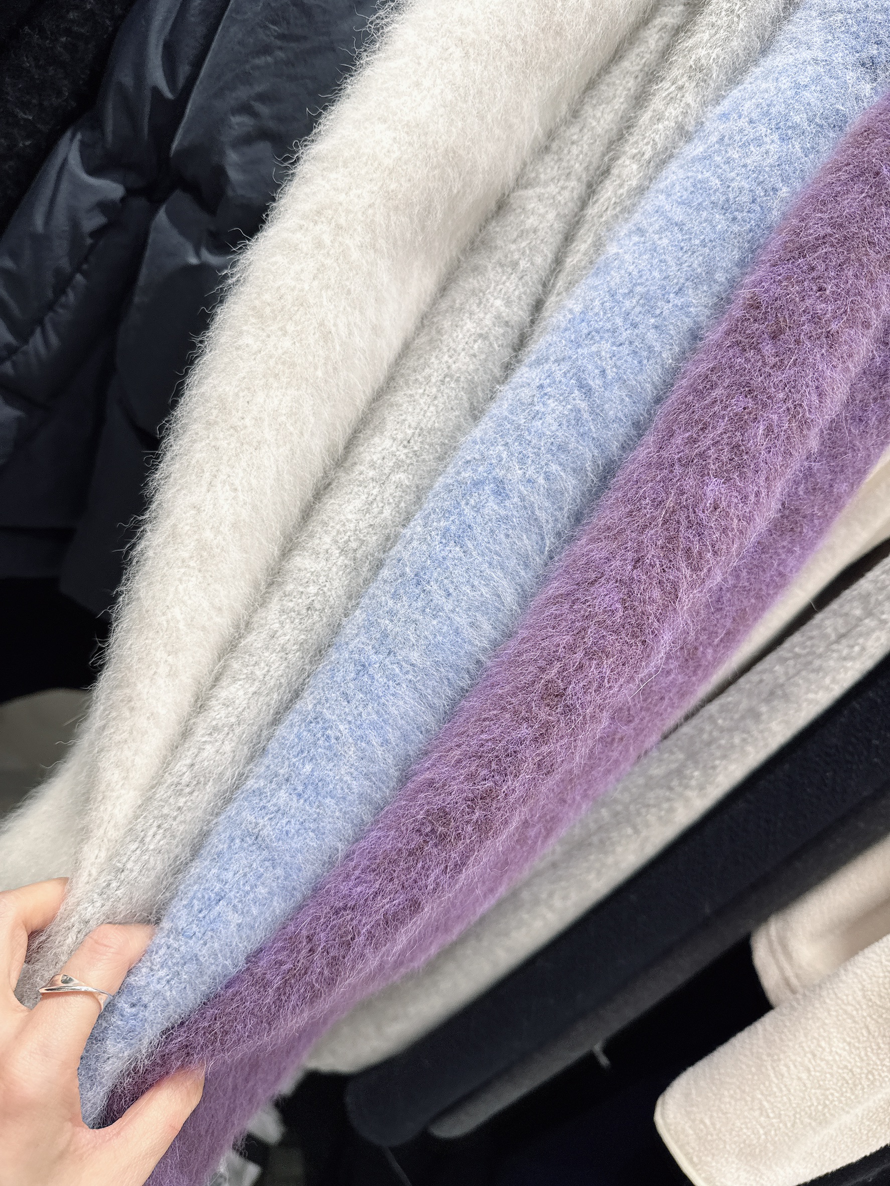 B37.質感家V領狐狸毛紫羅蘭毛衣