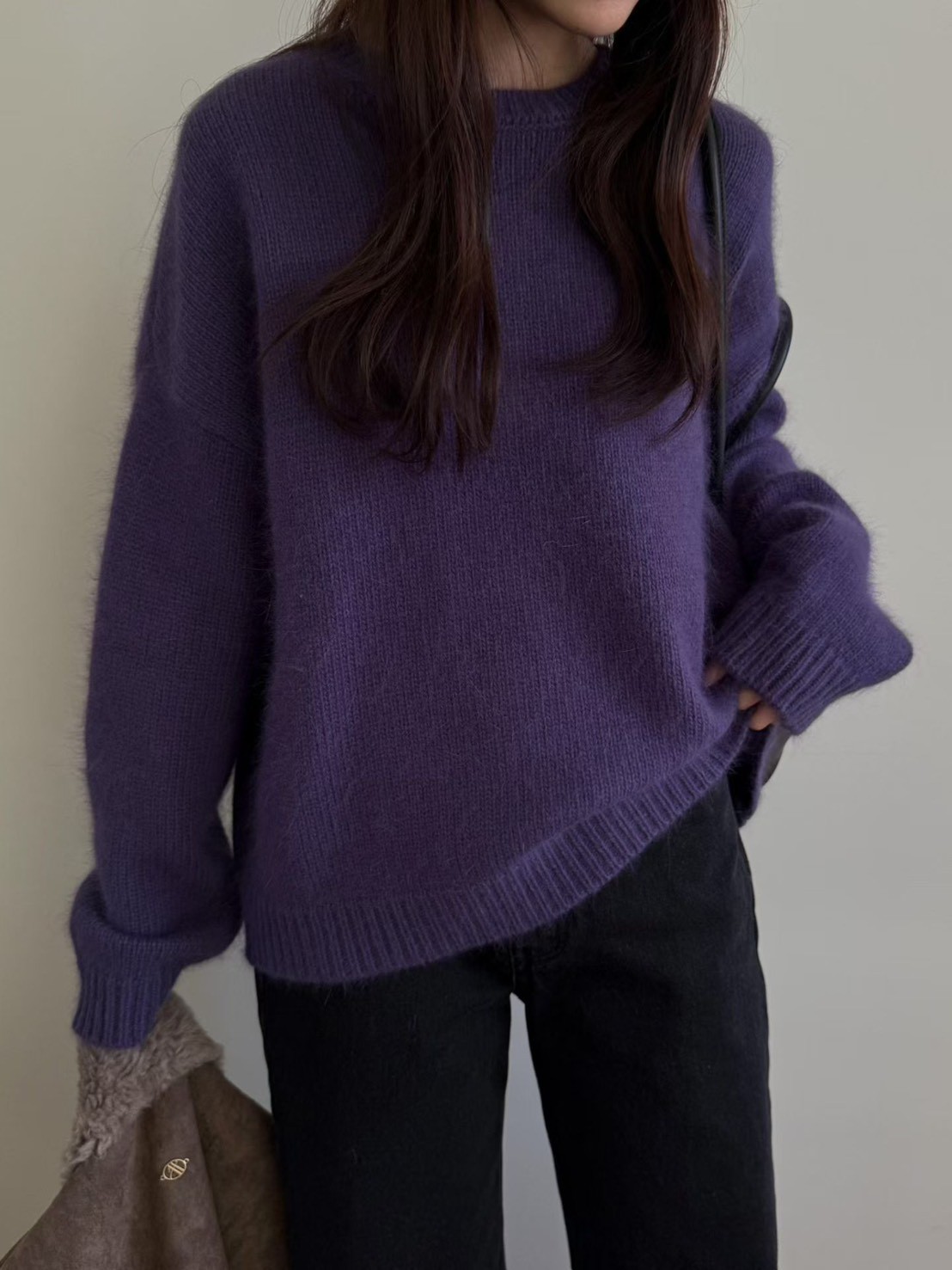 B50.女孩細緻完美圓領毛衣