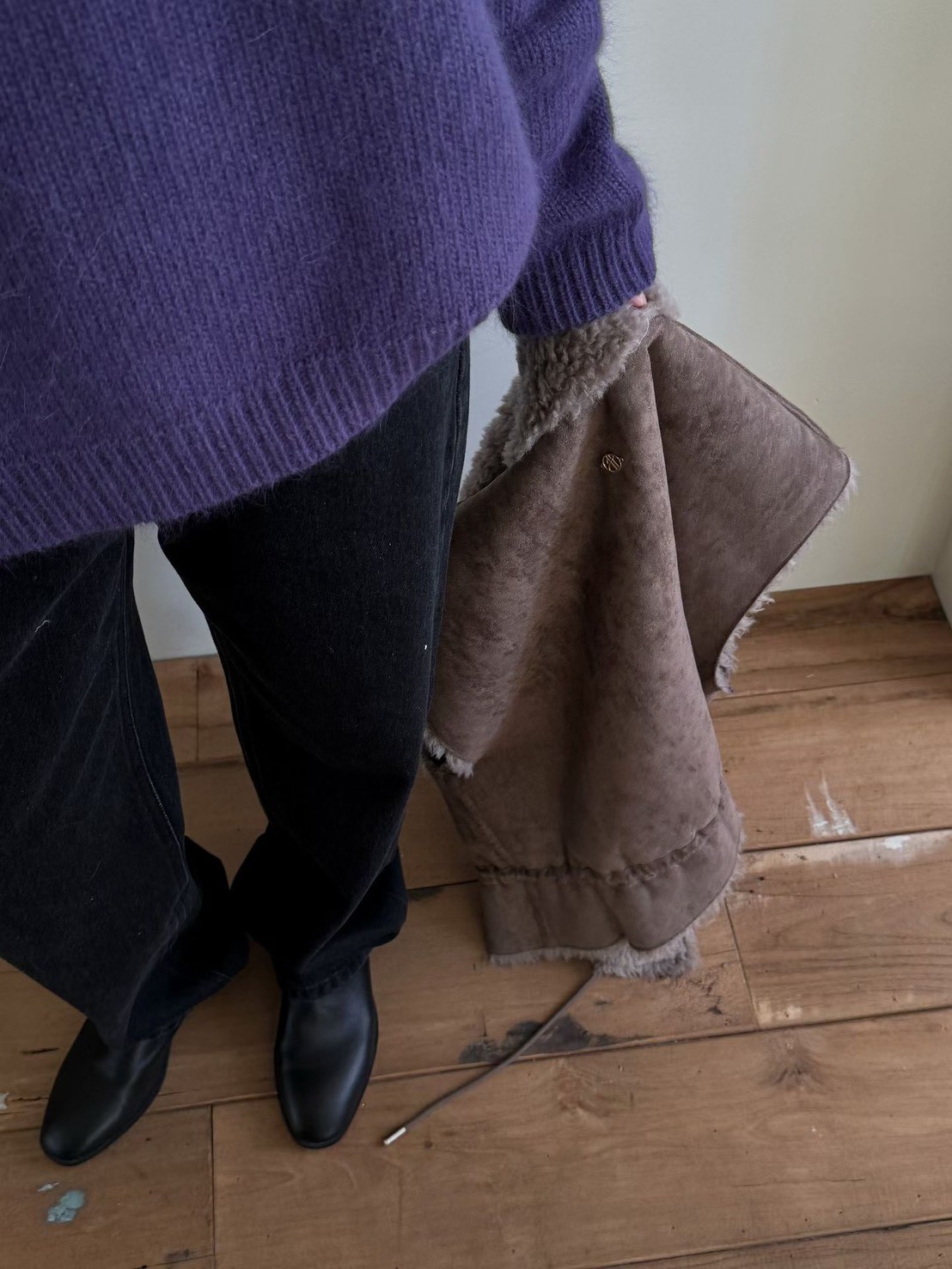 B50.女孩細緻完美圓領毛衣