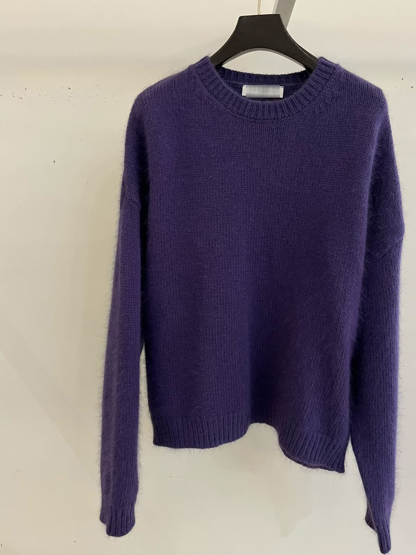 B50.女孩細緻完美圓領毛衣