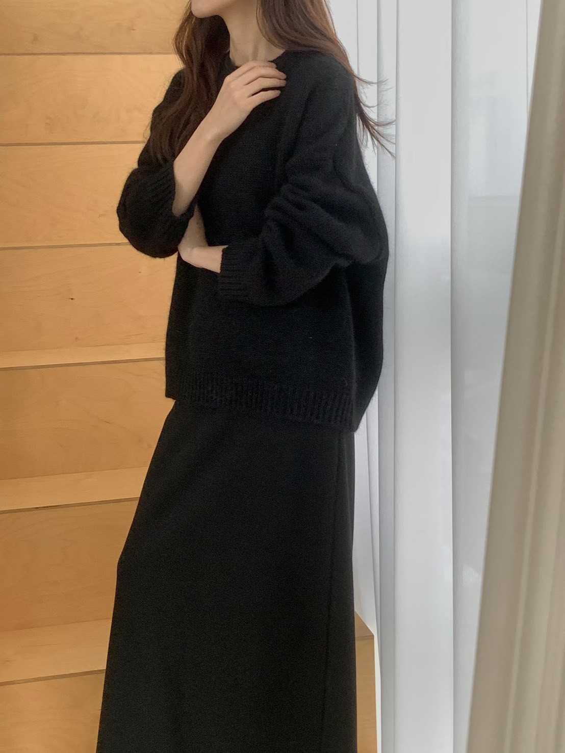 B50.女孩細緻完美圓領毛衣