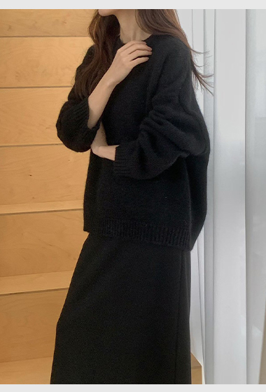 B50.女孩細緻完美圓領毛衣