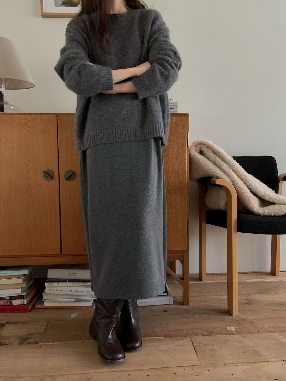 B50.女孩細緻完美圓領毛衣