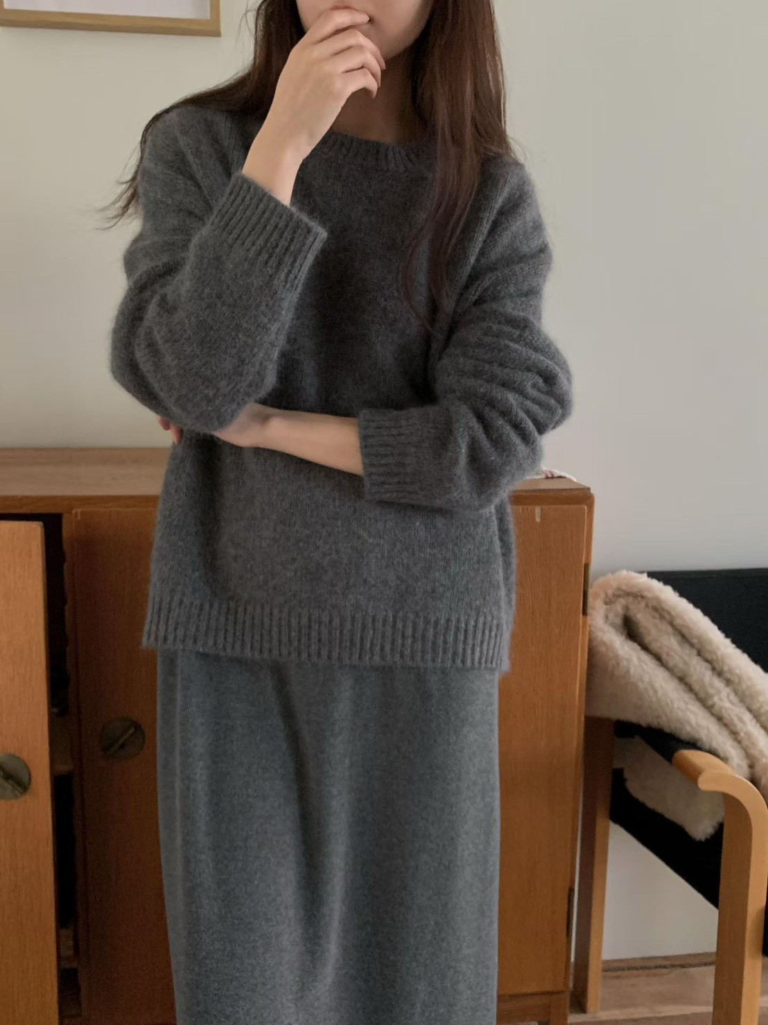 B50.女孩細緻完美圓領毛衣