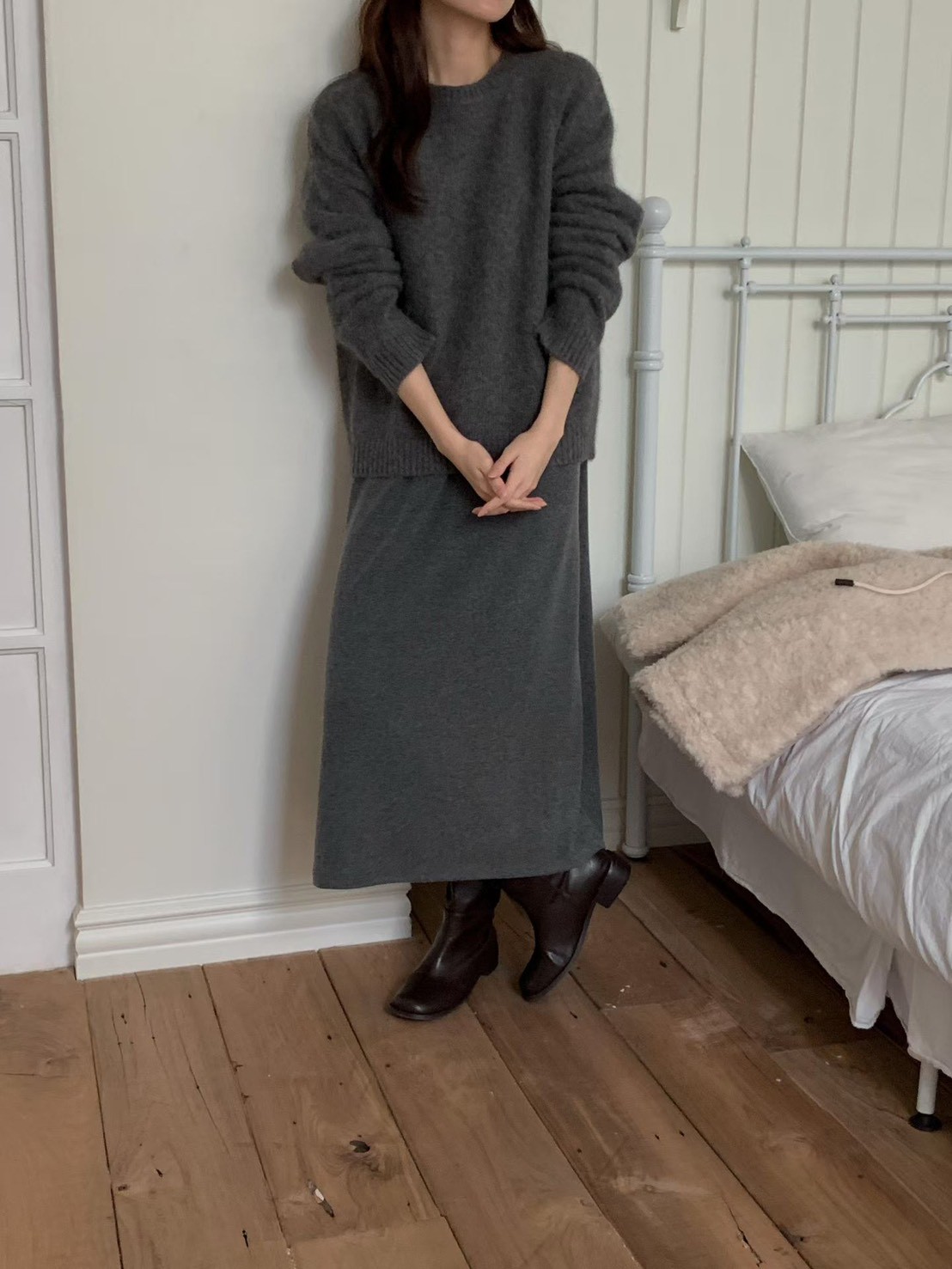 B50.女孩細緻完美圓領毛衣