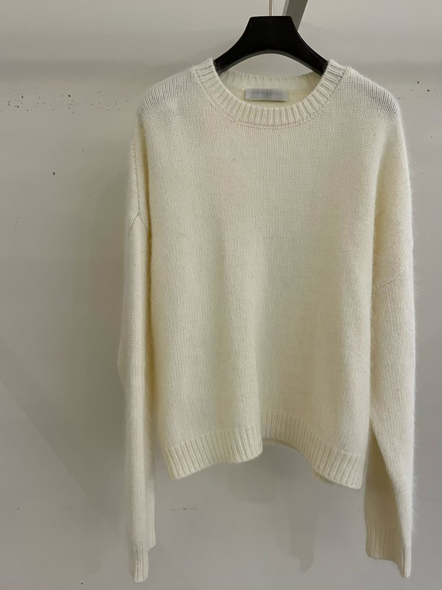 B50.女孩細緻完美圓領毛衣