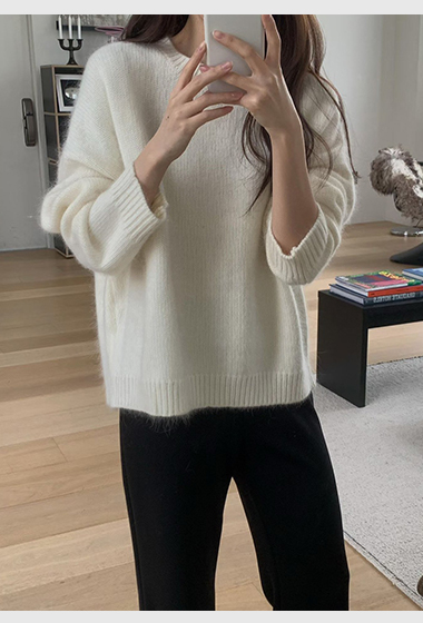 B50.女孩細緻完美圓領毛衣