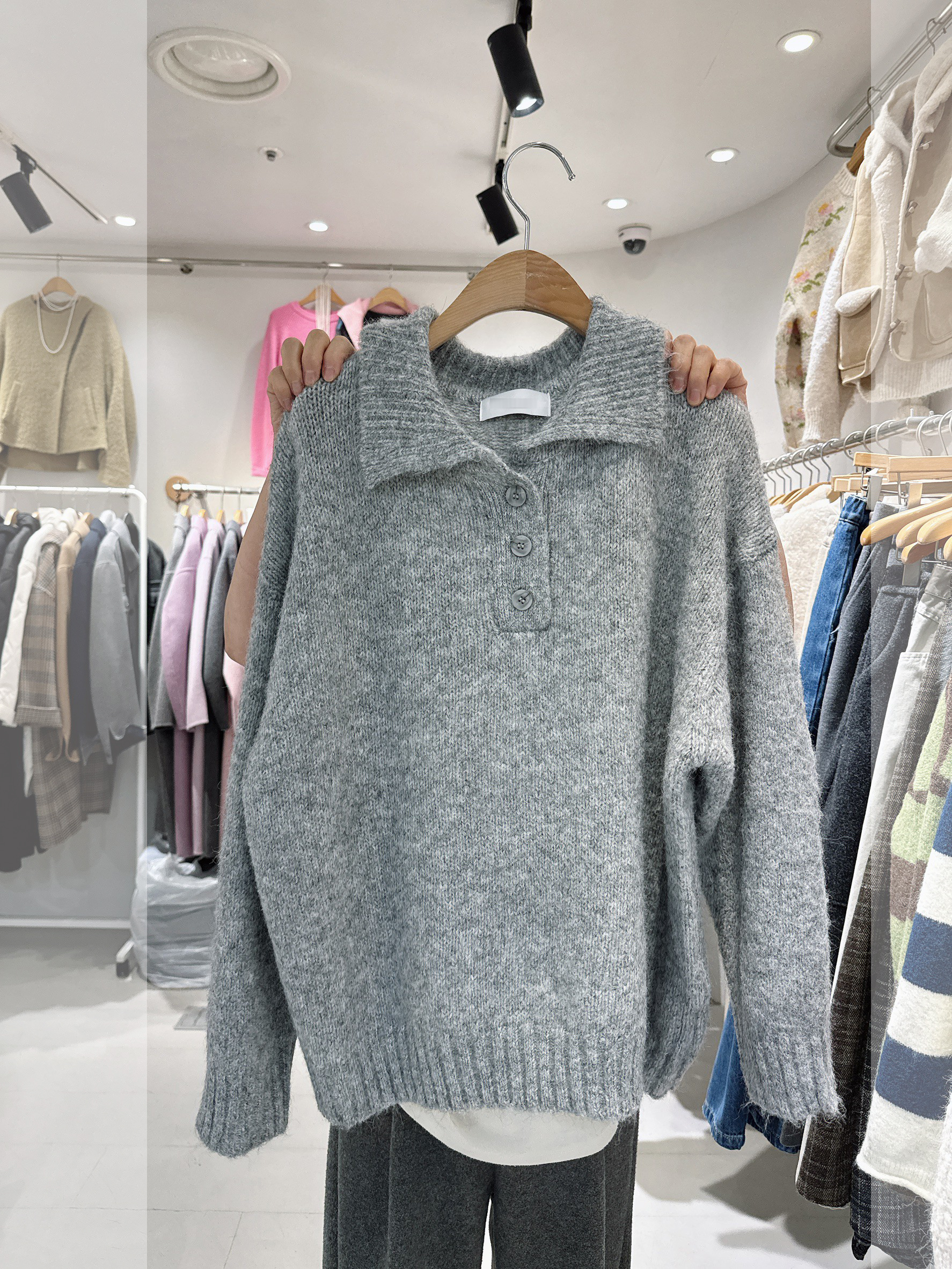 A17.休閒翻領落肩毛衣