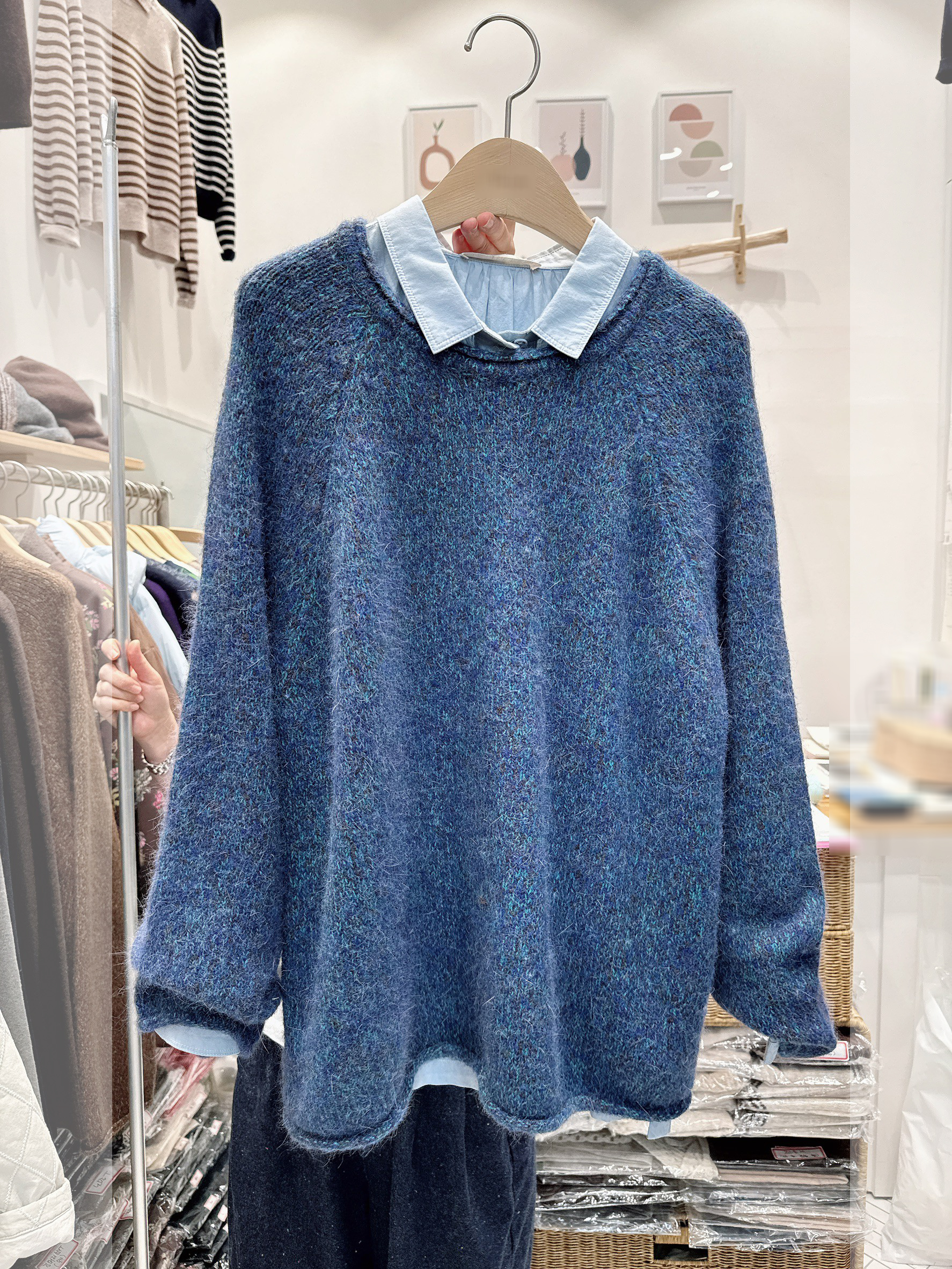 A19.漂亮花紗拉克蘭袖毛衣