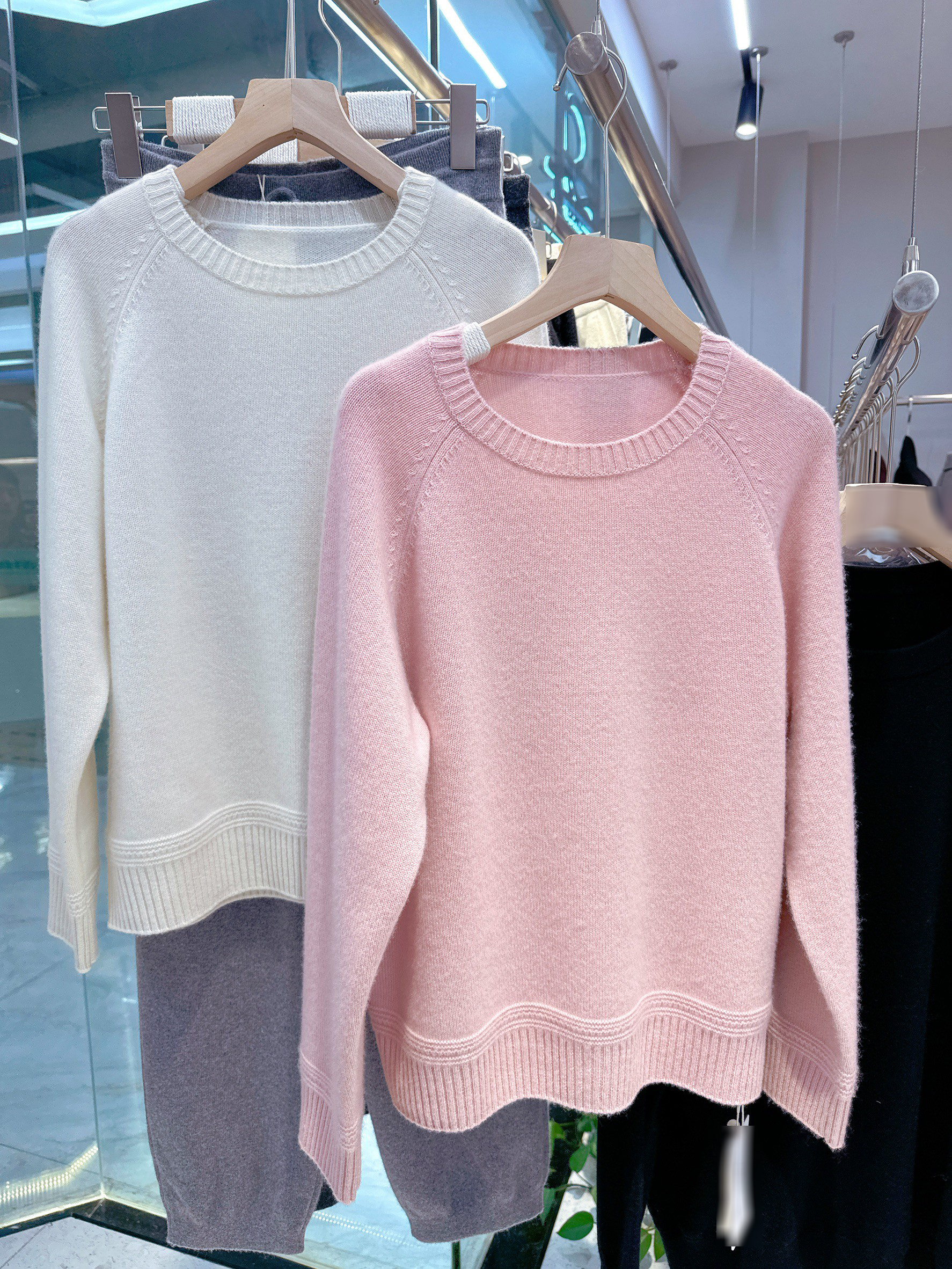 B22.天花板100%BABY CASHMERE毛衣