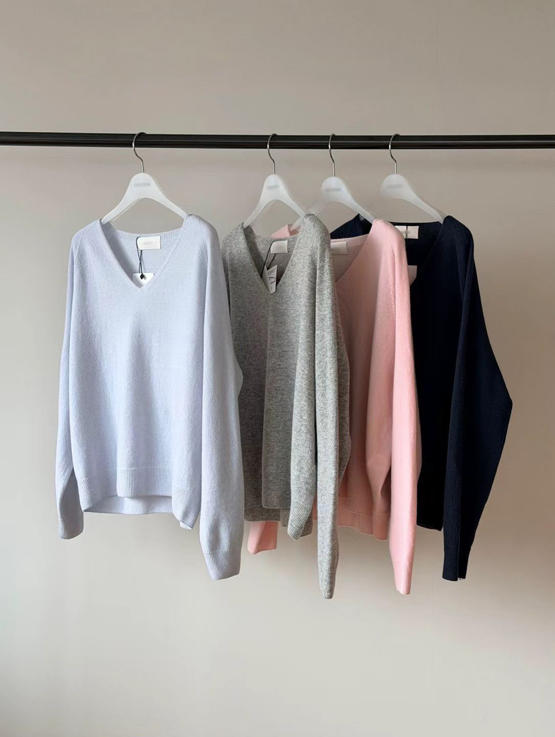 B29.瘦瘦歐膩粉彩V領針織上衣