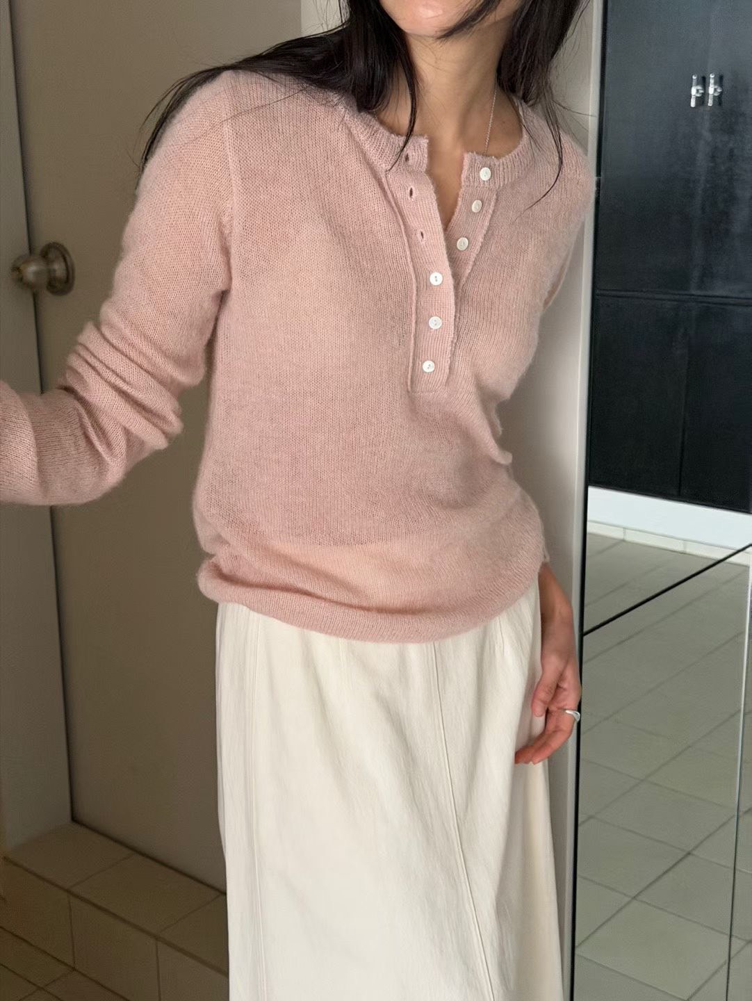 B26.瘦瘦歐膩粉嫩小排釦半門襟毛衣