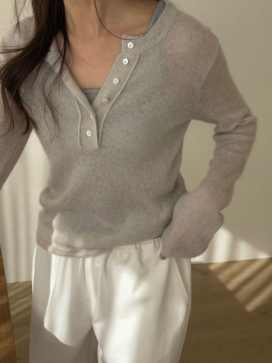 B26.瘦瘦歐膩粉嫩小排釦半門襟毛衣