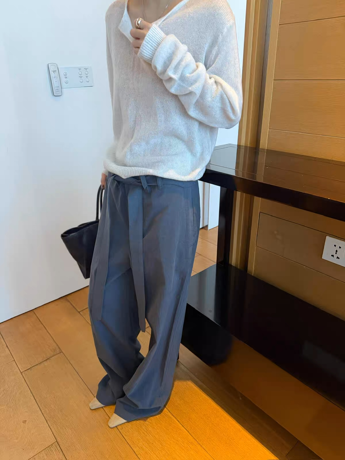 A24.初秋小V領山羊絨上衣