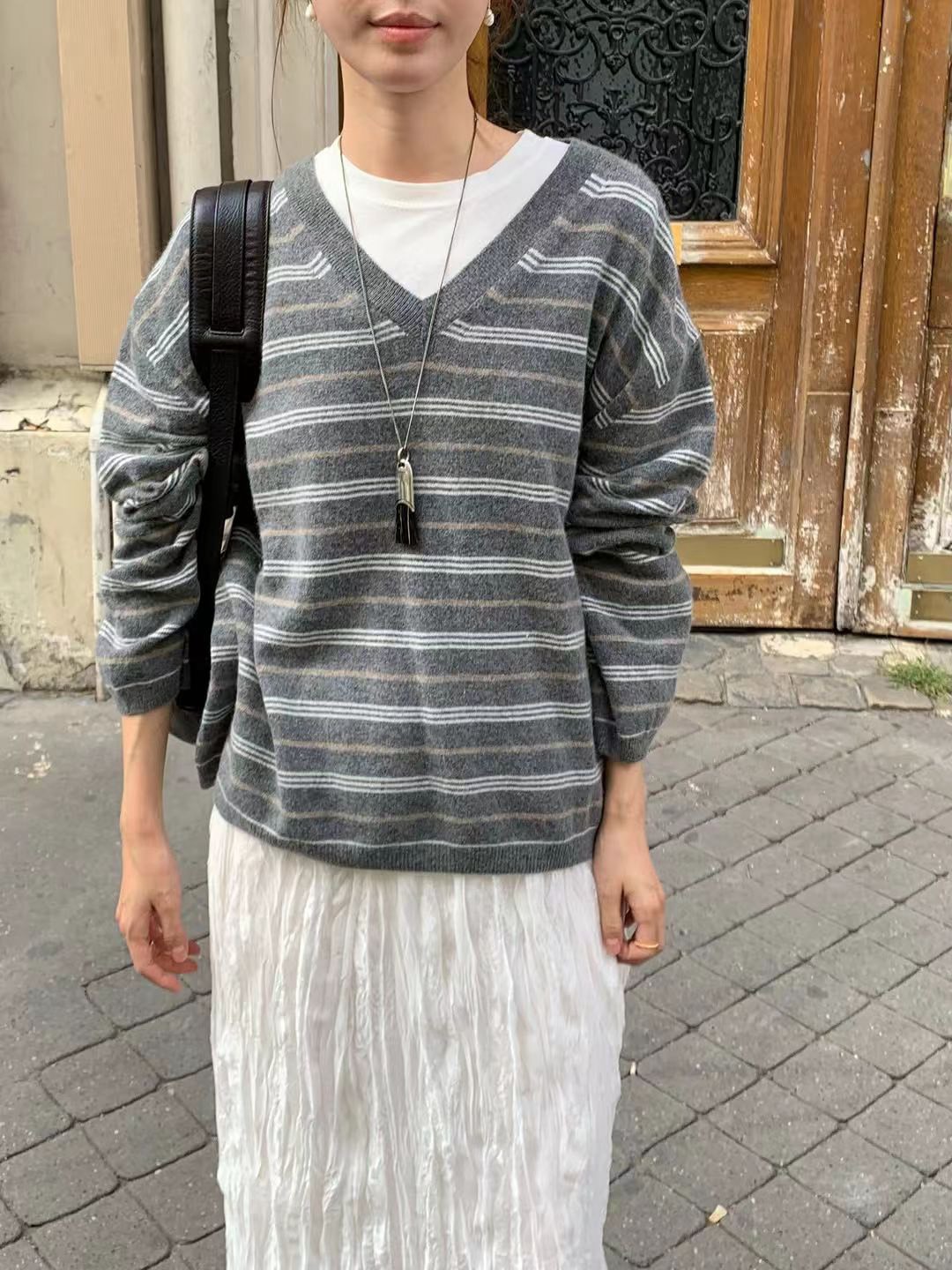 B30.大V家秋日V領條紋針毛衣