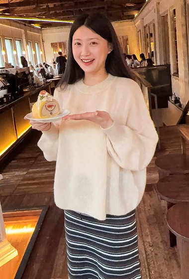 B83.極美75%CASHMERE蓬袖圓領毛衣