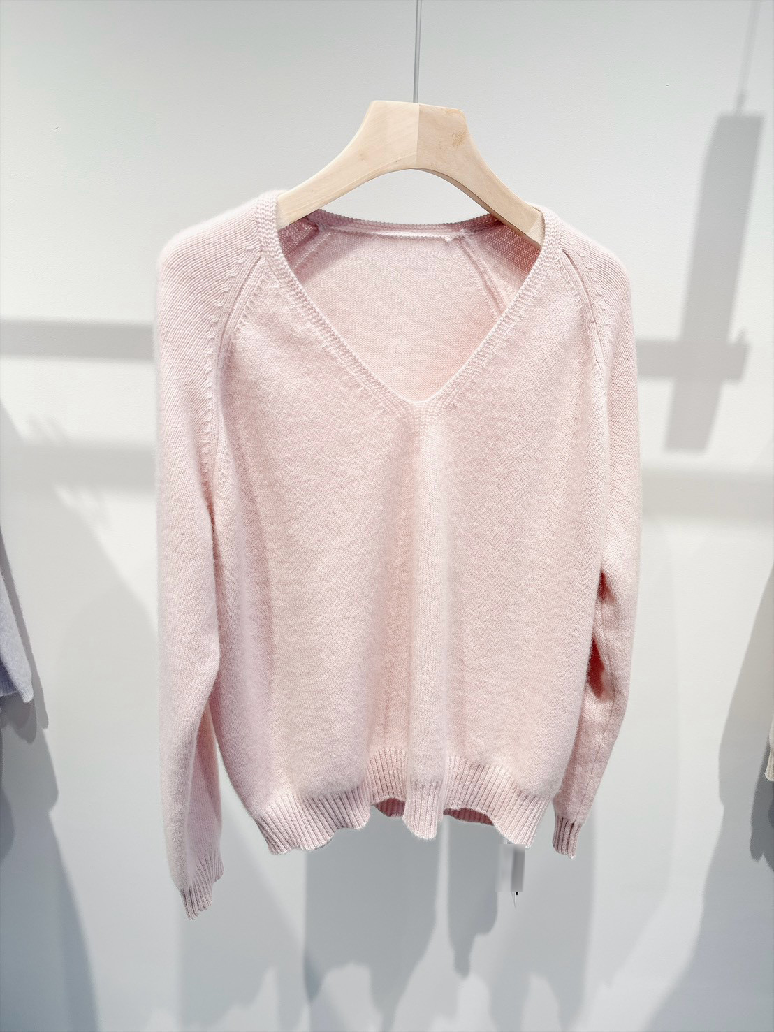 B87.甜美100%CASHMERE V領毛衣