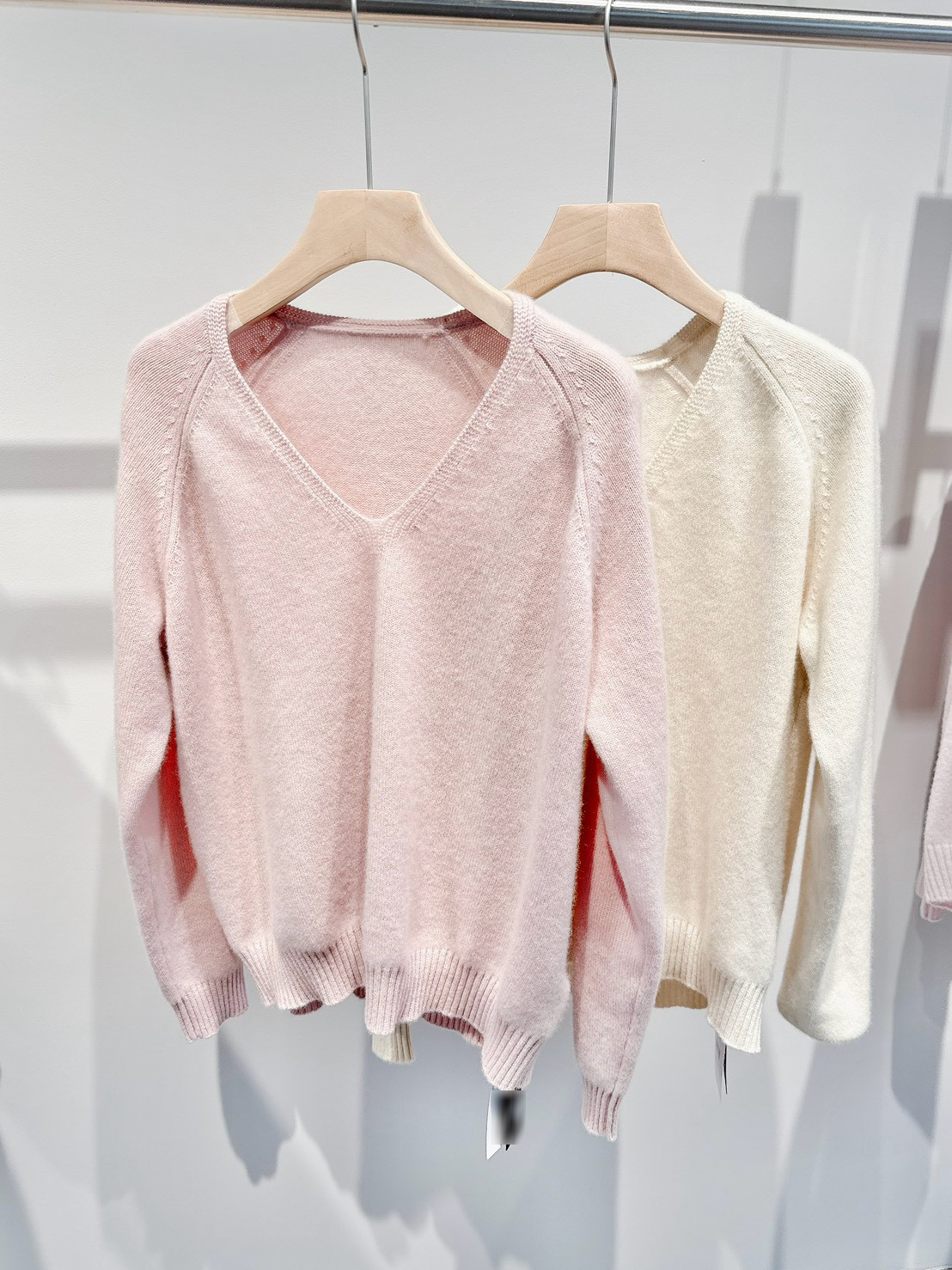 B87.甜美100%CASHMERE V領毛衣