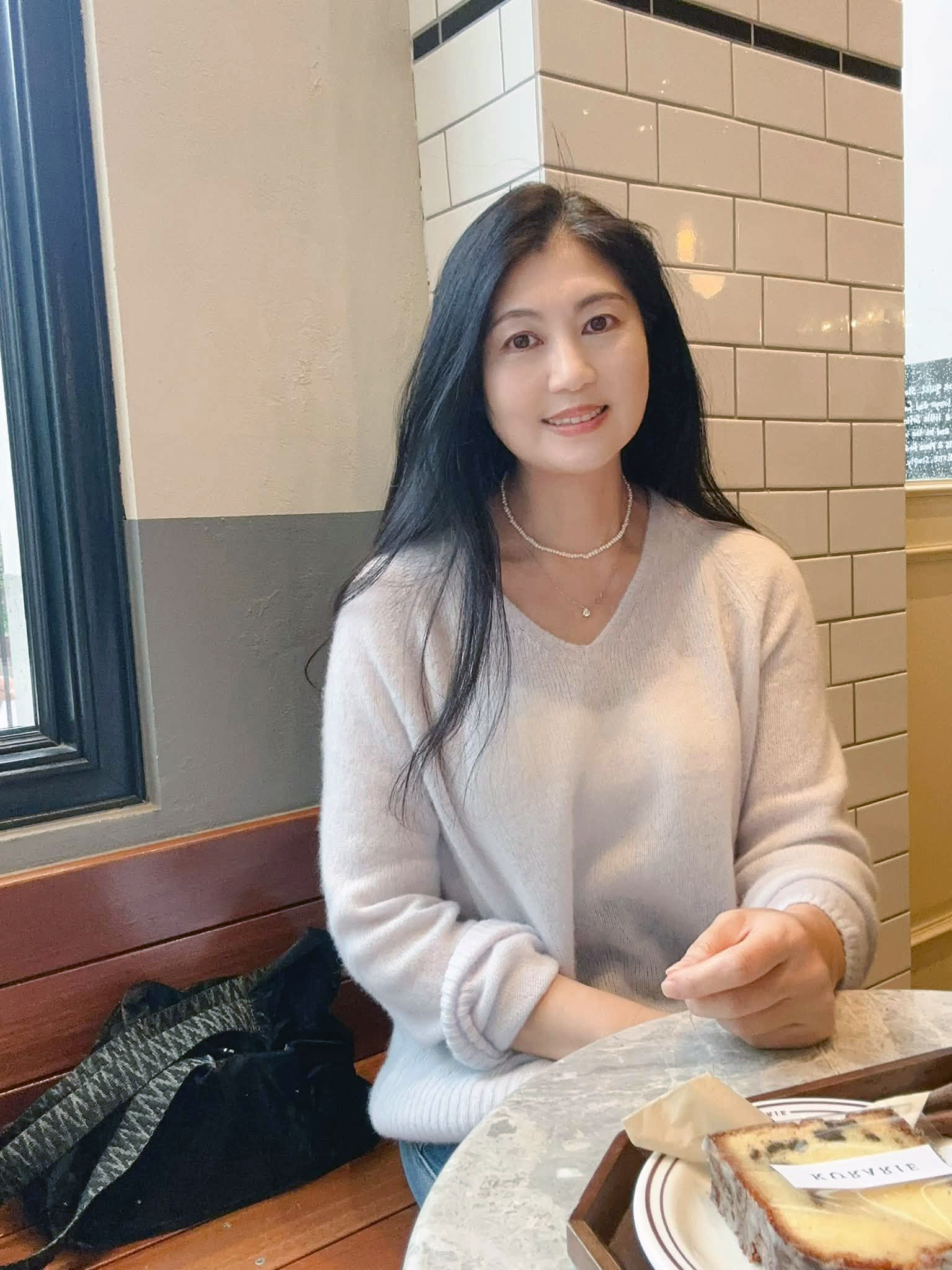 B84.柔彩75%CASHMERE V領毛衣