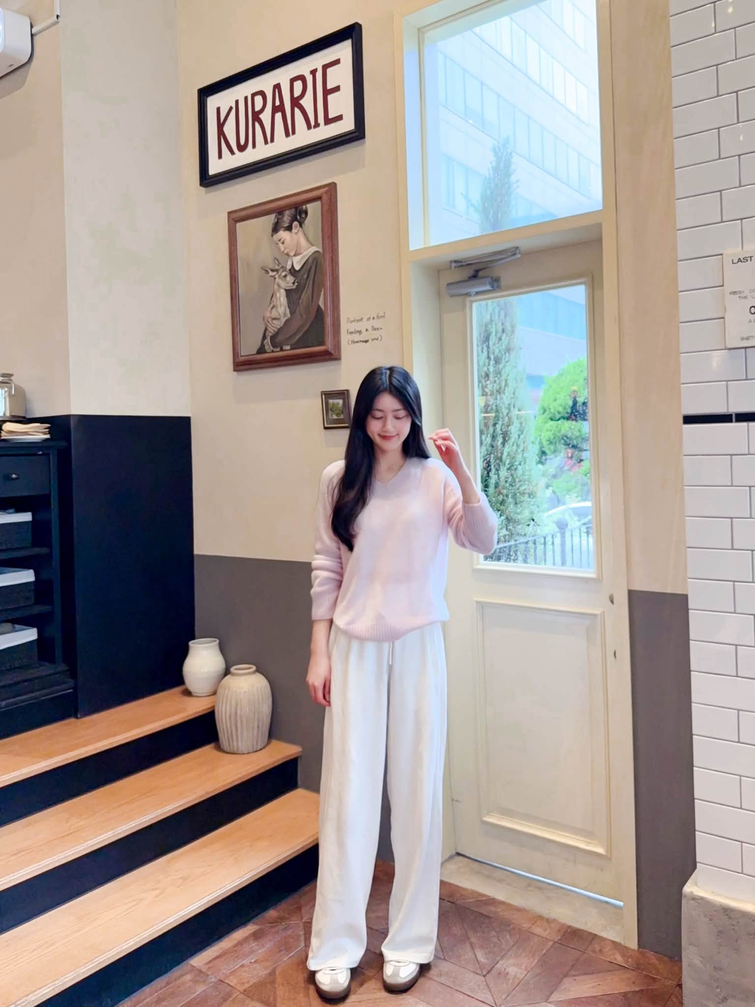 B84.柔彩75%CASHMERE V領毛衣