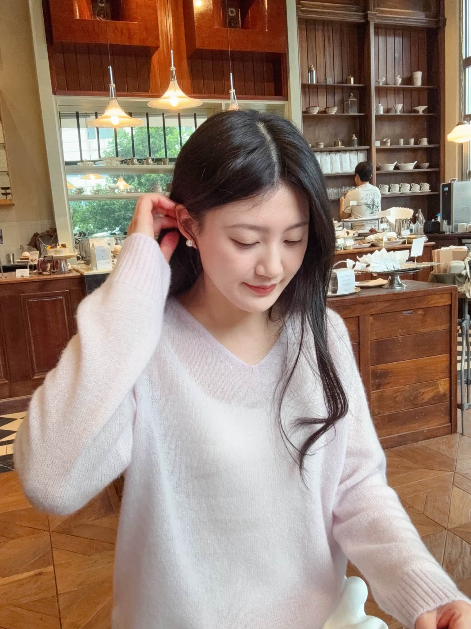 B84.柔彩75%CASHMERE V領毛衣