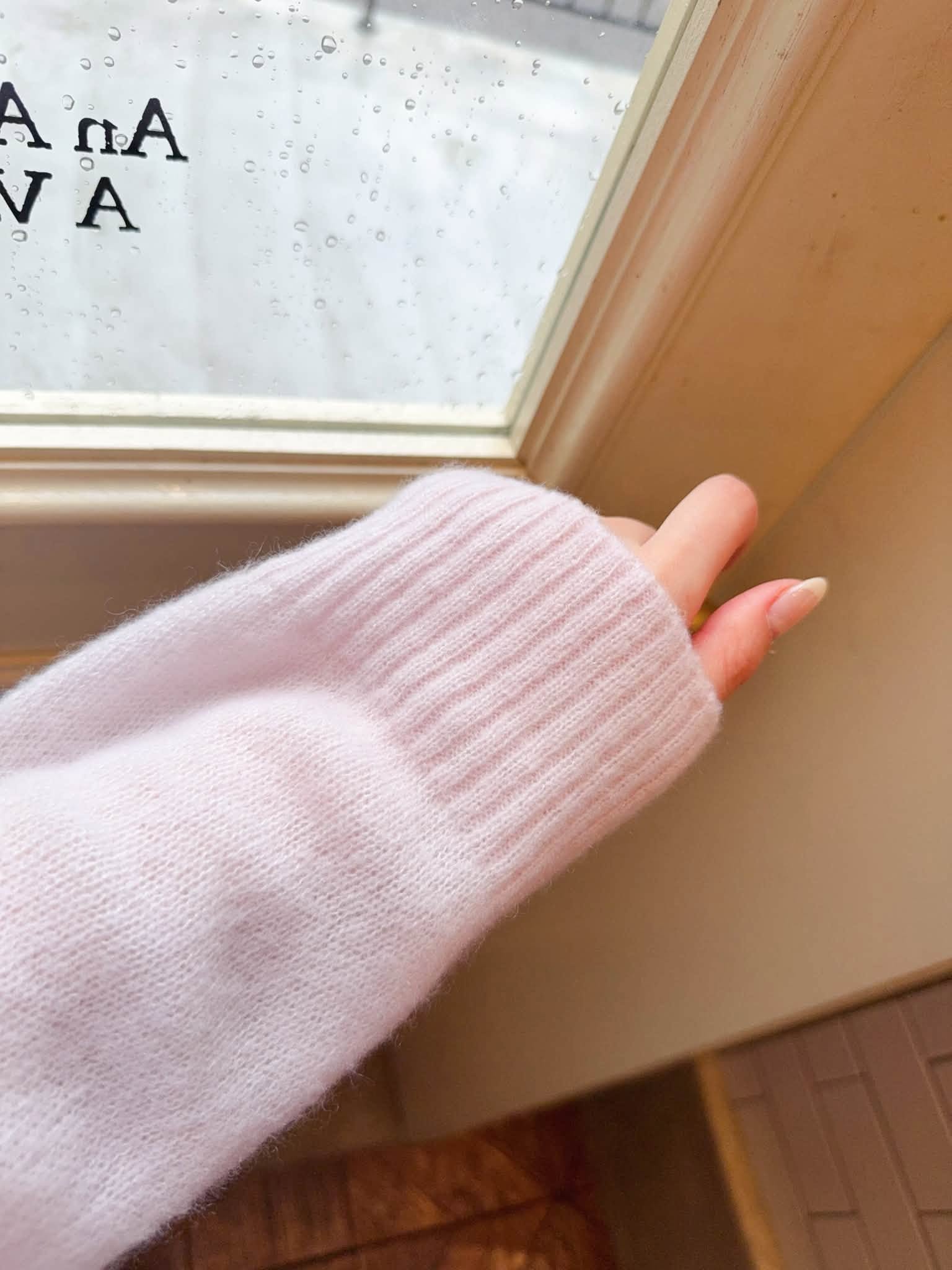 B84.柔彩75%CASHMERE V領毛衣