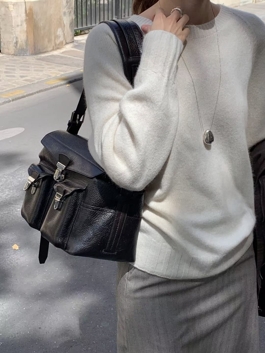 B68.大V家淡雅女孩浣熊針織上衣