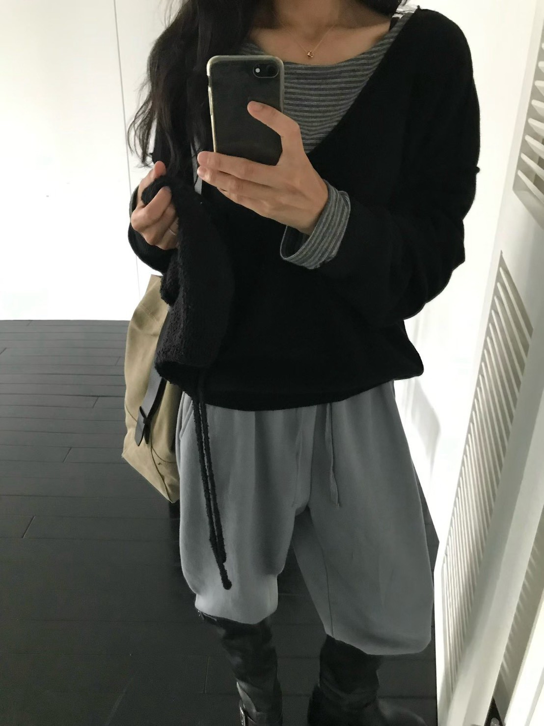 B97.小V家素雅大V領針織衫