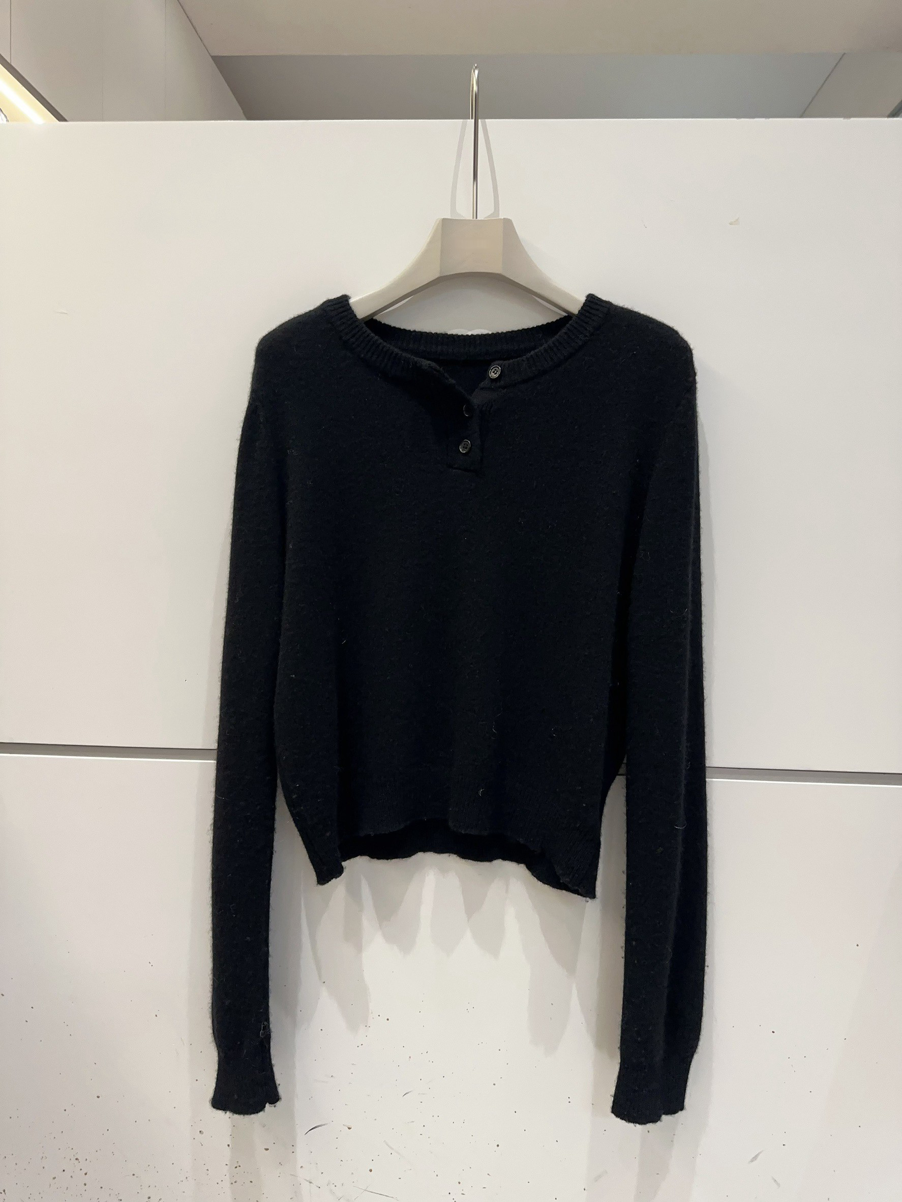 A40.小溫柔排釦100%WOOL毛衣