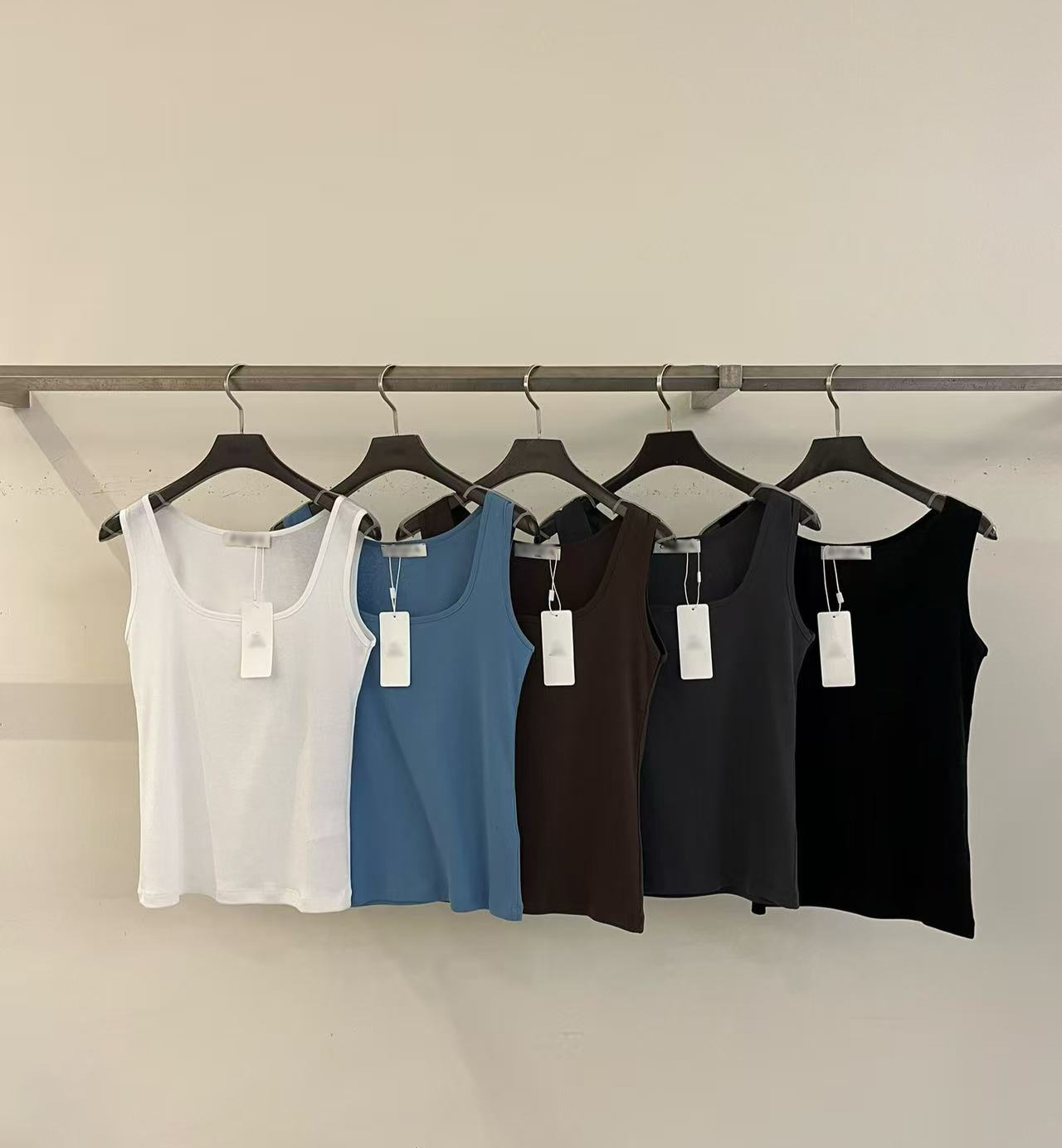 B17.超好穿顯瘦方領彈性背心