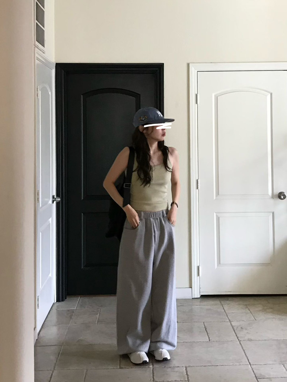 A91.小V家3釦細肩帶背心