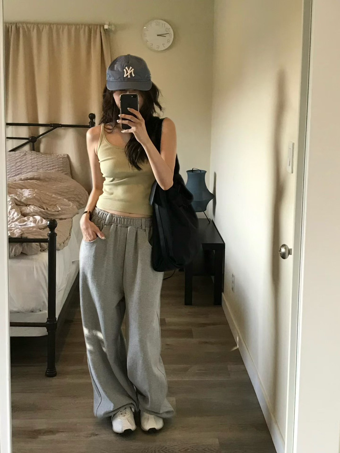 A91.小V家3釦細肩帶背心