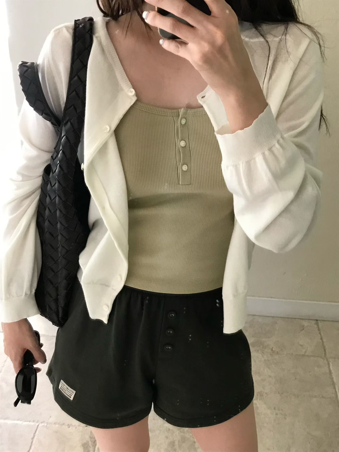 A91.小V家3釦細肩帶背心