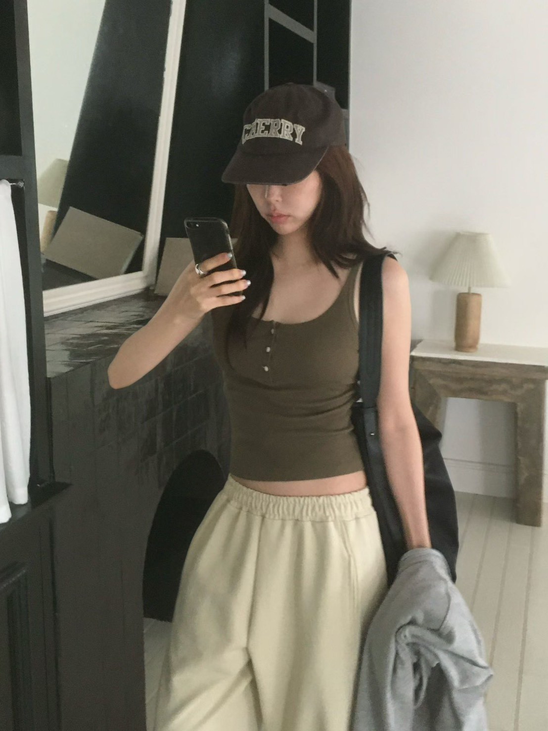 A91.小V家3釦細肩帶背心