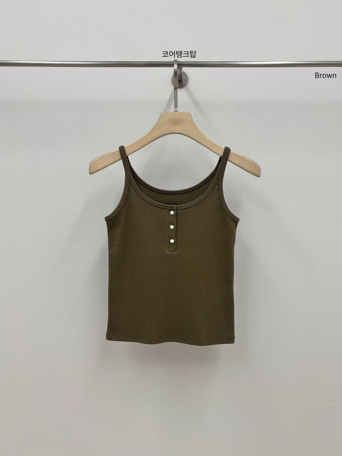 A91.小V家3釦細肩帶背心